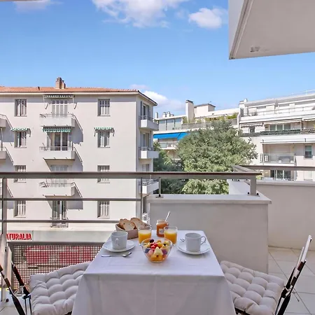 Le Plaza - Happy Apartment *